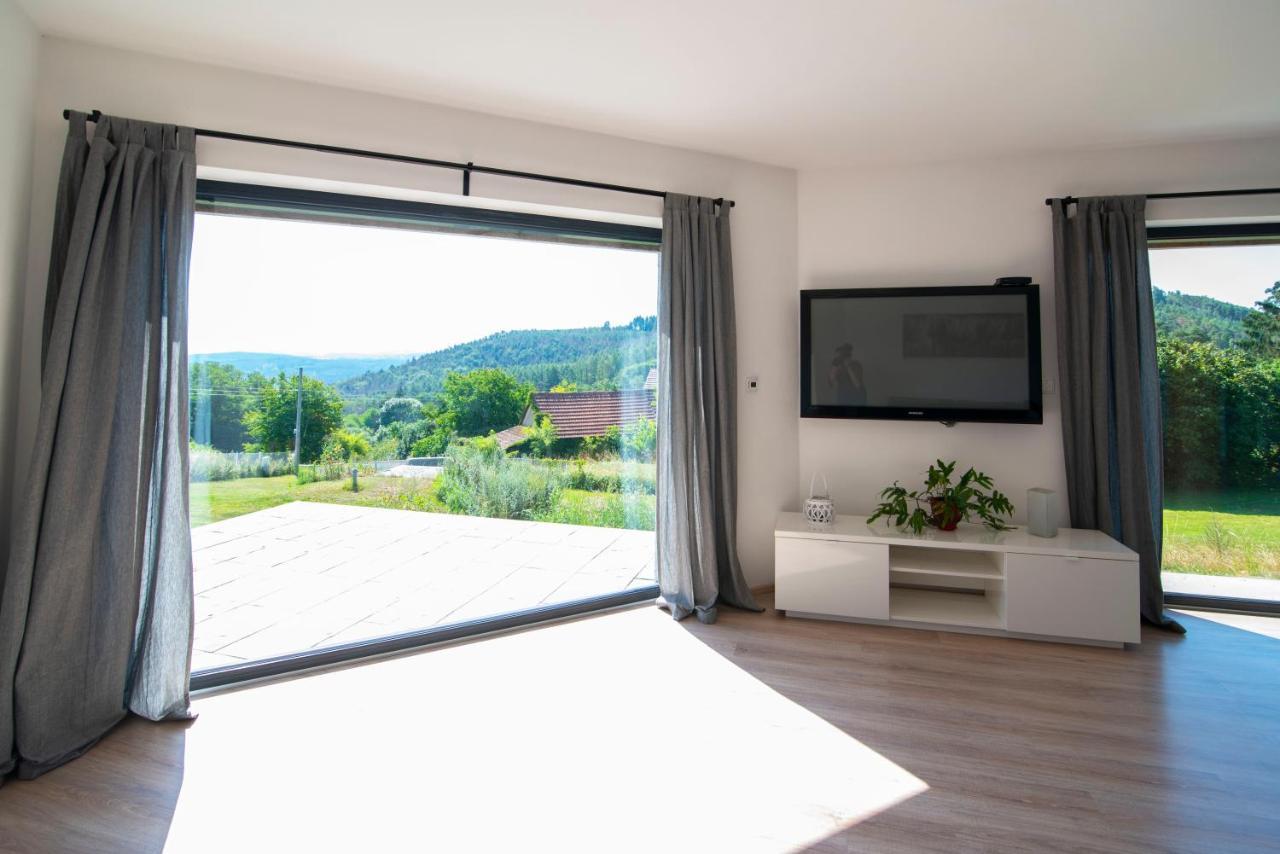 Wellness Bungalov - Vodni Nadrz Slapy - 40Km Od Prahy Necin المظهر الخارجي الصورة